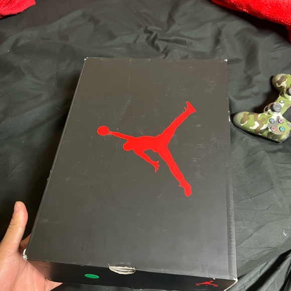 Shattered backboard 5’s - Picture 6 of 6
